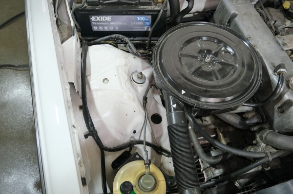 Mercedes-Benz W123 в руках студента: не хватает пятой передачи, зато есть рабочая гидроподвеска