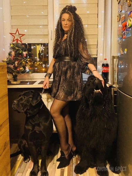 ГИГАНТСКИЕ СОБАКИ. Сколько денег уходит на содержание двух 60-килограммовых собак в панельной трёшке в Бресте?