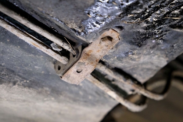 Mercedes-Benz W123 в руках студента: не хватает пятой передачи, зато есть рабочая гидроподвеска