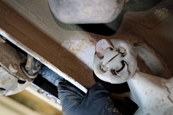 Mercedes-Benz W123 в руках студента: не хватает пятой передачи, зато есть рабочая гидроподвеска