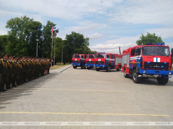 Пять новых пожарных автоцистерн переданы в гарнизоны МЧС Брестской области Пять новых пожарных автоцистерн переданы в гарнизоны МЧС Брестской области