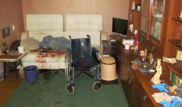 Белорус ударил ножом брата-инвалида, а после и себя, чтобы инсценировать нападение. Подробности расследования