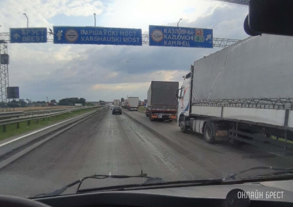 Свыше 500 большегрузов ждет въезда в Польшу – ГПК Беларуси