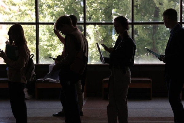 Стало известно, сколько абитуриентов написали ЦТ по иностранному языку на 100 баллов