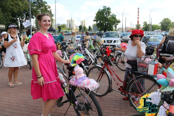 Велопарад на шпильках стал украшением Дня города Бреста Велопарад на шпильках стал украшением Дня города Бреста