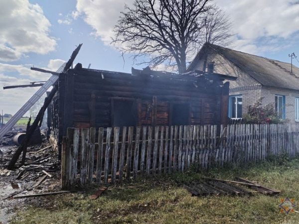 Внук решил запечь картошку по рецепту из интернета и сжег 5 построек во дворе у бабушки Внук решил запечь картошку по рецепту из интернета и сжег 5 построек во дворе у бабушки