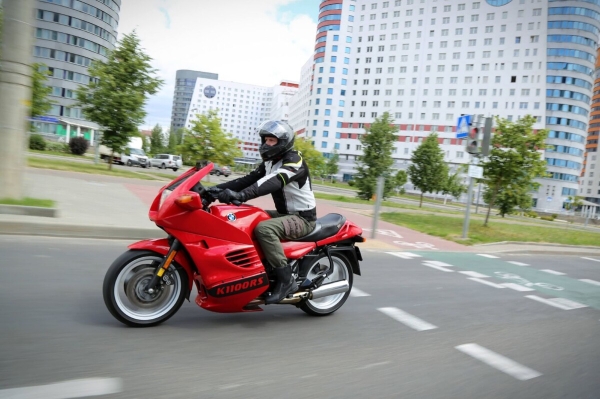 Белорус купил в США 27-летний мотоцикл BMW K1100 RS Белорус купил в США 27-летний мотоцикл BMW K1100 RS