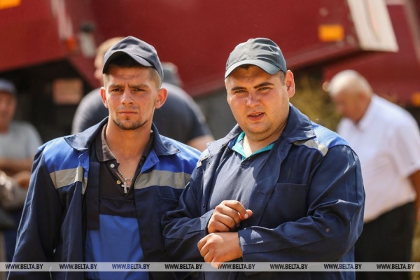 «Стараемся на деле проявлять заботу о людях», или Как в Кобринском районе начали жатву «Стараемся на деле проявлять заботу о людях», или Как в Кобринском районе начали жатву