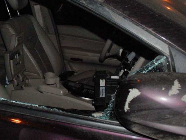 Поссорился с девушкой и разбил чужие авто. За хулиганство осудили жителя Барановичей Поссорился с девушкой и разбил чужие авто. За хулиганство осудили жителя Барановичей