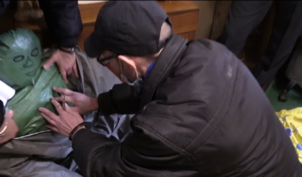 Белорус ударил ножом брата-инвалида, а после и себя, чтобы инсценировать нападение. Подробности расследования