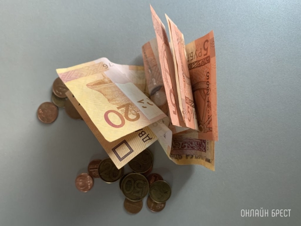 Белстат рассказал, сколько денег тратят белорусы каждый день