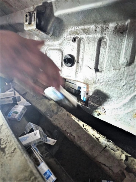 Белорус нашпиговал Kia Shuma сигаретами и поехал через границу, но его план провалился