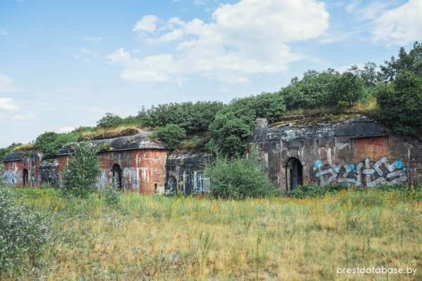 Продают еще одну часть Брестской крепости. Пока цена кусается