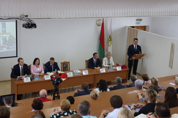 Министр образования представил коллективу Брестского госуниверситета имени А.С. Пушкина нового ректора Министр образования представил коллективу Брестского госуниверситета имени А.С. Пушкина нового ректора