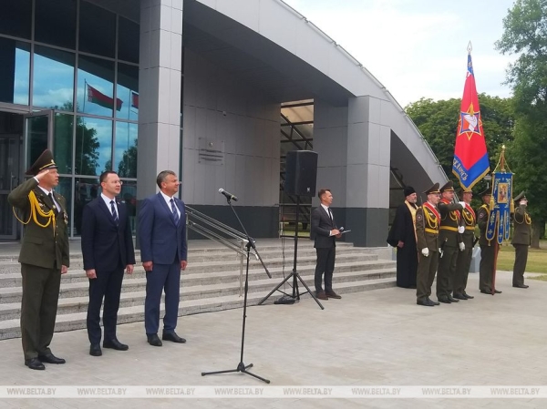 Пять новых пожарных автоцистерн переданы в гарнизоны МЧС Брестской области Пять новых пожарных автоцистерн переданы в гарнизоны МЧС Брестской области