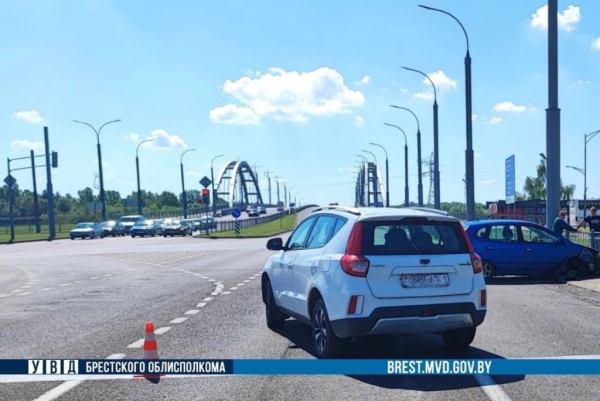 Geely и Nissan столкнулись в Бресте. Кто виноват?