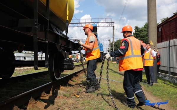 В музее железной дороги в Барановичах – новый экспонат весом 13 тонн В музее железной дороги в Барановичах – новый экспонат весом 13 тонн