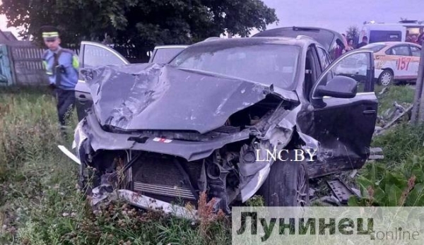 ДТП в Лунинецком районе: такси «встретилось» с Audi Q7 ДТП в Лунинецком районе: такси «встретилось» с Audi Q7