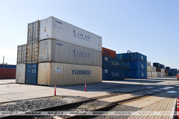 Грузы идут в Китай и Европу. Железнодорожники показали работу контейнерного терминала Брест-Северный