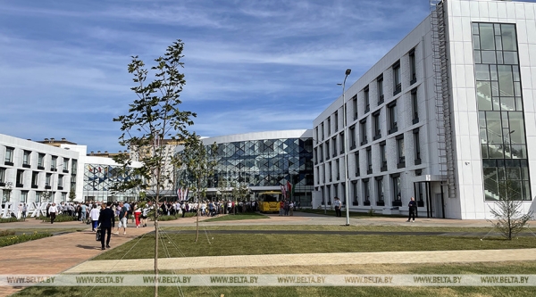 Самая большая в России школа построена с участием Беларуси Самая большая в России школа построена с участием Беларуси