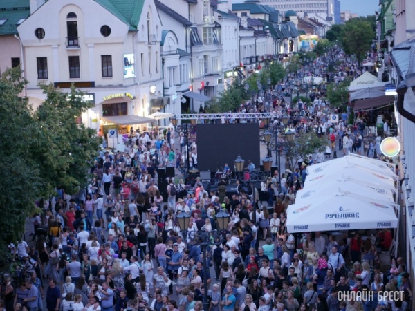 Министр по налогам и сборам: под налог «на богатство» попадет 8-9 тысяч белорусов Министр по налогам и сборам: под налог «на богатство» попадет 8-9 тысяч белорусов