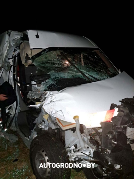 В семейный экипаж белорусских дальнобойщиков жестко врезался француз под Парижем В семейный экипаж белорусских дальнобойщиков жестко врезался француз под Парижем