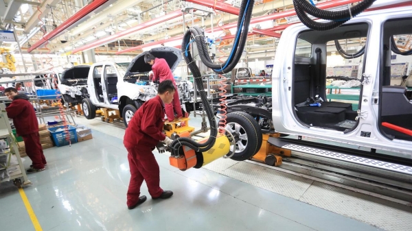 На это стоит посмотреть: вот как в Китае собирают пикапы для Беларуси