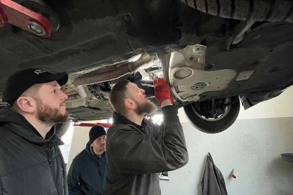 Белорус открыл в Варшаве сразу 2 автосервиса. Как у него теперь дела?