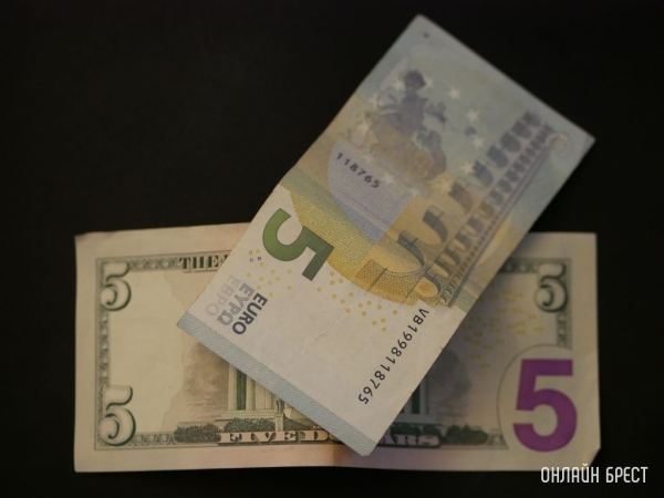 Доллар теперь стоит дороже 3,28 рубля. Свежие курсы Доллар теперь стоит дороже 3,28 рубля. Свежие курсы