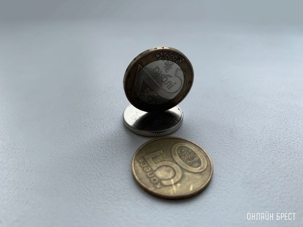 В Беларуси посчитали медианную зарплату – половина работников получает меньше этой суммы