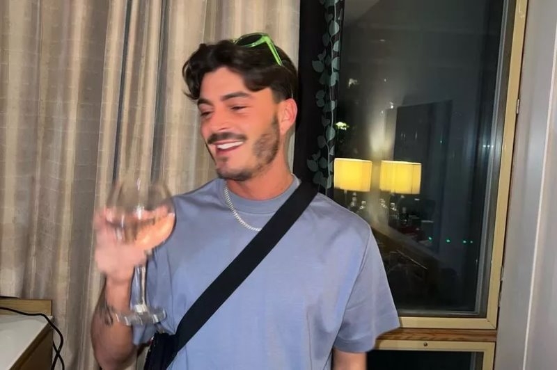 Мужчину уволили после того, как босс распечатал его историю поисков. Вот что он гуглил