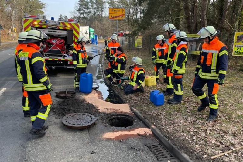В Германии из фуры белоруса при ДТП вылилось 300 литров топлива В Германии из фуры белоруса при ДТП вылилось 300 литров топлива